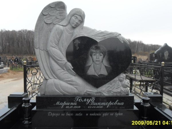 Памятник из гранита габбро- диабаз резной ангел с сердцем